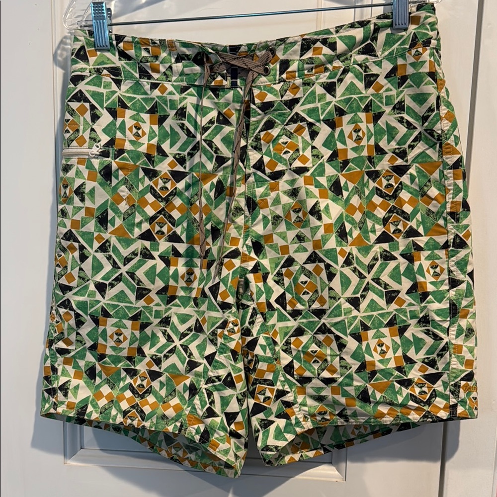 Patagonia Geometric Green and Yellow Men's Shorts/Swimsuit. Size 31. $28
